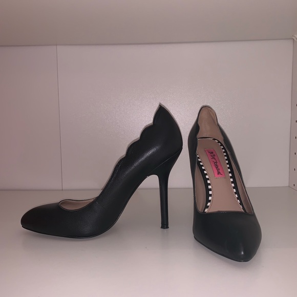 Betsey Johnson Shoes - Betsey Johnson Black Pumps